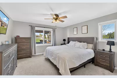 W199N17111  Ridgeway Dr, Jackson, WI 53037 - Photo 9