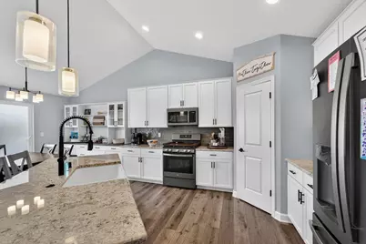 8495  Ridgeway Ct, Pleasant Prairie, WI 53158 - Photo 9