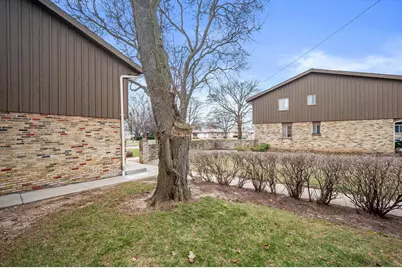 9806 W Morgan Ave, Milwaukee, WI 53228 - Photo 25