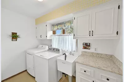 18220  Colline Vue Blvd, Brookfield, WI 53045 - Photo 25