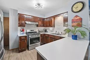 9826 W Menomonee Park Ct, Milwaukee, WI 53225 - Photo 11