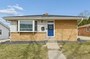 9826 W Menomonee Park Ct, Milwaukee, WI 53225 - Photo 1