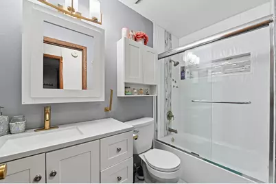 9826 W Menomonee Park Ct, Milwaukee, WI 53225 - Photo 17