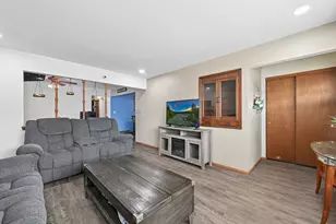 9826 W Menomonee Park Ct, Milwaukee, WI 53225 - Photo 5