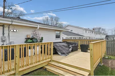 9826 W Menomonee Park Ct, Milwaukee, WI 53225 - Photo 35