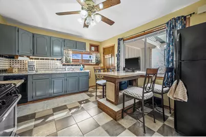 3528 S 33rd St, Greenfield, WI 53221 - Photo 9