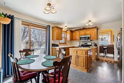 W142N10472  Magnolia Dr, Germantown, WI 53022 - Photo 11