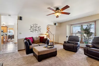 W142N10472  Magnolia Dr, Germantown, WI 53022 - Photo 5