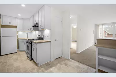 2025 E Greenwich Ave #201, Milwaukee, WI 53211 - Photo 7