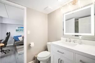 270 E Highland Ave, Milwaukee, WI 53202 - Photo 17
