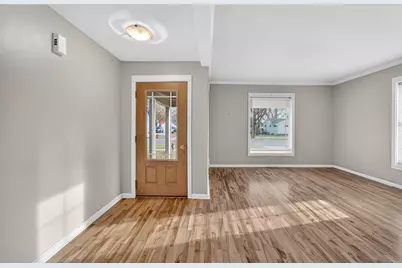 135  Milton St, Lake Mills, WI 53551 - Photo 5