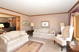 4203 W Tumble Creek Ct, Franklin, WI 53132 - Photo 7