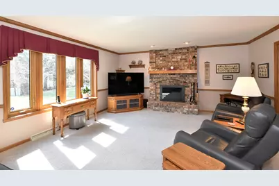 4203 W Tumblecreek Ct, Franklin, WI 53132 - Photo 9