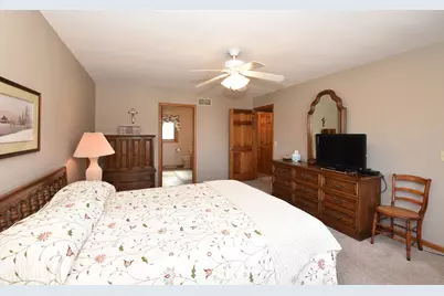 4203 W Tumblecreek Ct, Franklin, WI 53132 - Photo 25