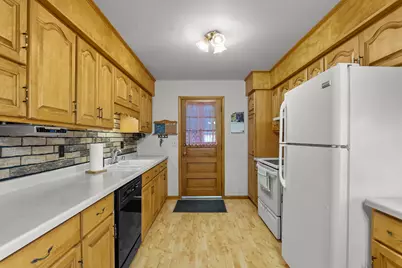 1702 S 25th St, Manitowoc, WI 54220 - Photo 7