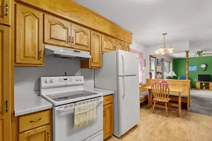 1702 S 25th St, Manitowoc, WI 54220 - Photo 9