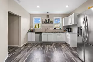 224 W Martin Ln, Milwaukee, WI 53207 - Photo 11