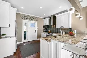 616 Kopmeier Dr, Pewaukee, WI 53072 - Photo 7