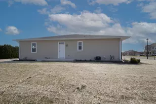 613 Hunter Oaks Blvd, Watertown, WI 53094 - Photo 5