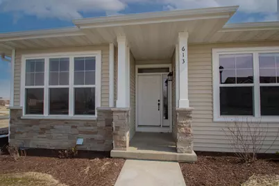 613  Hunter Oaks Blvd, Watertown, WI 53094 - Photo 3