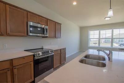 613  Hunter Oaks Blvd, Watertown, WI 53094 - Photo 11