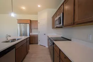 613 Hunter Oaks Blvd, Watertown, WI 53094 - Photo 9