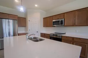 613 Hunter Oaks Blvd, Watertown, WI 53094 - Photo 9