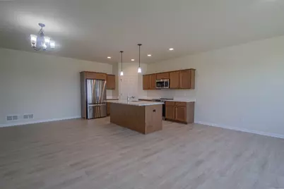 613  Hunter Oaks Blvd, Watertown, WI 53094 - Photo 7