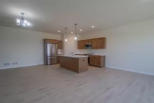 613 Hunter Oaks Blvd, Watertown, WI 53094 - Photo 7