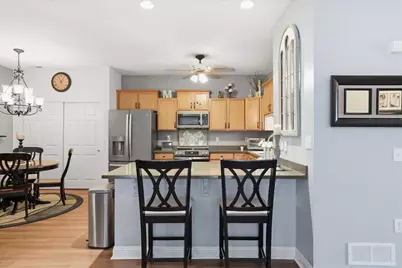 2287 W Vista Bella Dr, Oak Creek, WI 53154 - Photo 7