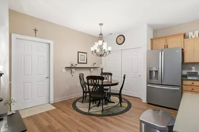 2287 W Vista Bella Dr, Oak Creek, WI 53154 - Photo 9