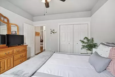 2287 W Vista Bella Dr, Oak Creek, WI 53154 - Photo 17