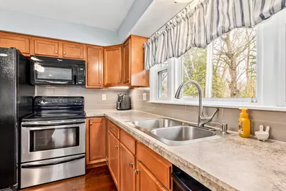 N20W28482  Oakton Rd, Pewaukee, WI 53072 - Photo 11