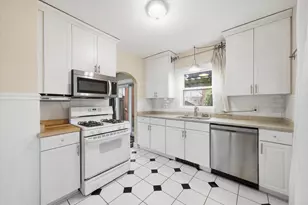 1941 N Bartlett St, Milwaukee, WI 53202 - Photo 13