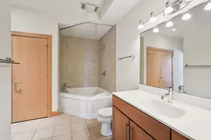 1550 E Royall Pl, Milwaukee, WI 53202 - Photo 11