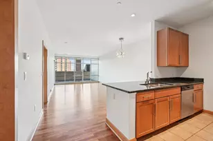 1550 E Royall Pl, Milwaukee, WI 53202 - Photo 3
