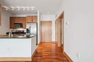 1550 E Royall Pl, Milwaukee, WI 53202 - Photo 3