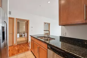 1550 E Royall Pl, Milwaukee, WI 53202 - Photo 9