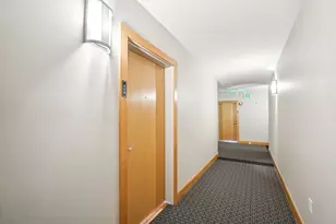 1550 E Royall Pl, Milwaukee, WI 53202 - Photo 15