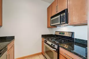 1550 E Royall Pl, Milwaukee, WI 53202 - Photo 29