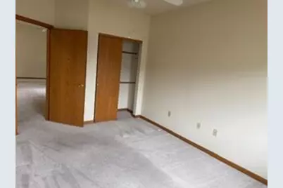 4754 W Maple Leaf Cir, Greenfield, WI 53220 - Photo 7