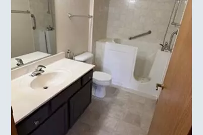 4754 W Maple Leaf Cir, Greenfield, WI 53220 - Photo 5