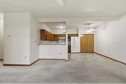 4754 W Maple Leaf Cir, Greenfield, WI 53220 - Photo 5