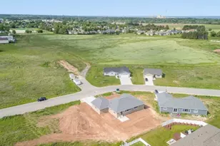 2825 Stonebrook Dr, Sheboygan, WI 53081 - Photo 31