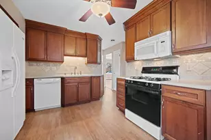 5713 N Argyle Ave, Glendale, WI 53209 - Photo 3