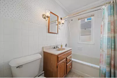 5713 N Argyle Ave, Glendale, WI 53209 - Photo 9