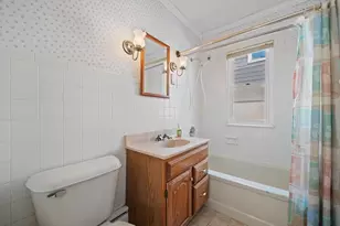 5713 N Argyle Ave, Glendale, WI 53209 - Photo 9