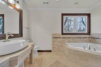 8408 N Lake Dr, Fox Point, WI 53217 - Photo 17