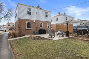 1918 E Eden Pl, Saint Francis, WI 53235 - Photo 27