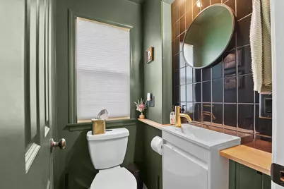 1918 E Eden Pl, Saint Francis, WI 53235 - Photo 9